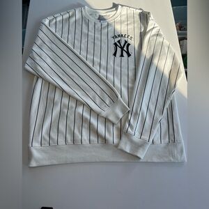 Lg NY Yankees long sleeve black and white striped crew neck sweater